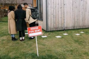 How Much Renters Insurance Do I Need in the UK?